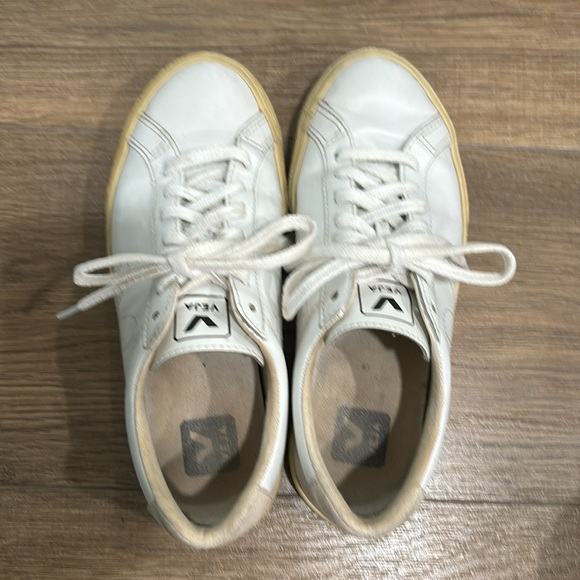 Veja white sneakers - Picture 4 of 9